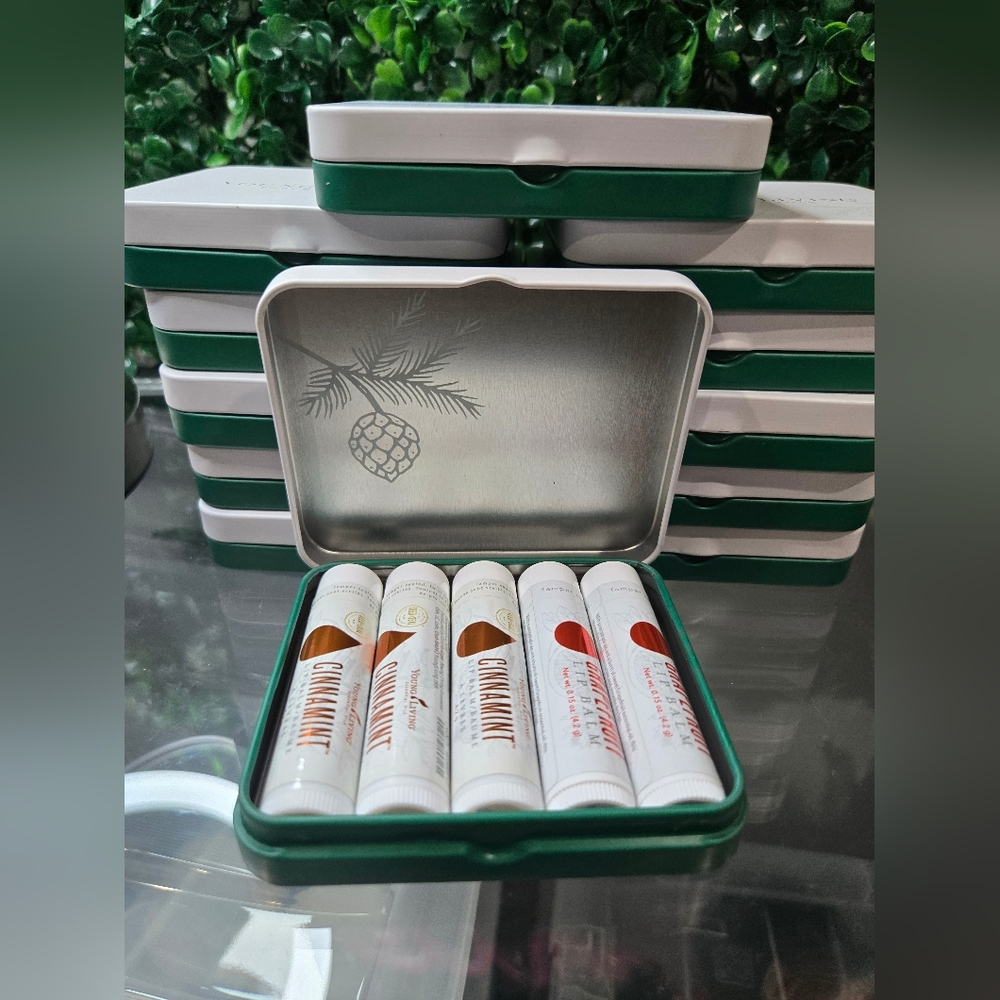 5 Lip Balm Set with Green and White‎ Tin